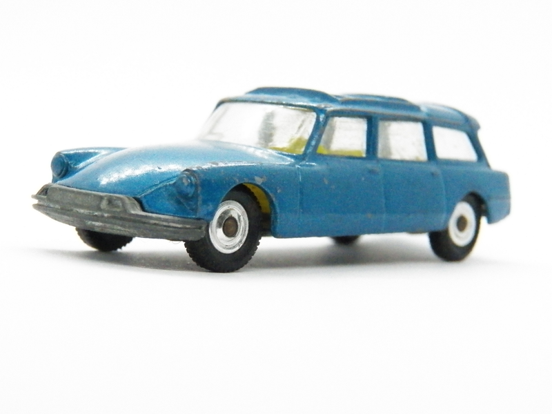 Illustration for article titled Corgi / Husky 1:64 Citroen SafariĀ